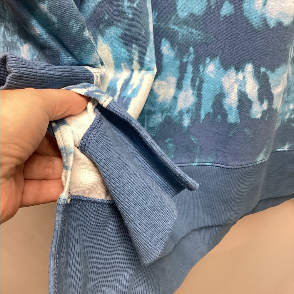 LulaRoe Hannah Crewneck sweatshirt. Blue tie dye Size Medium - Picture 9 of 12
